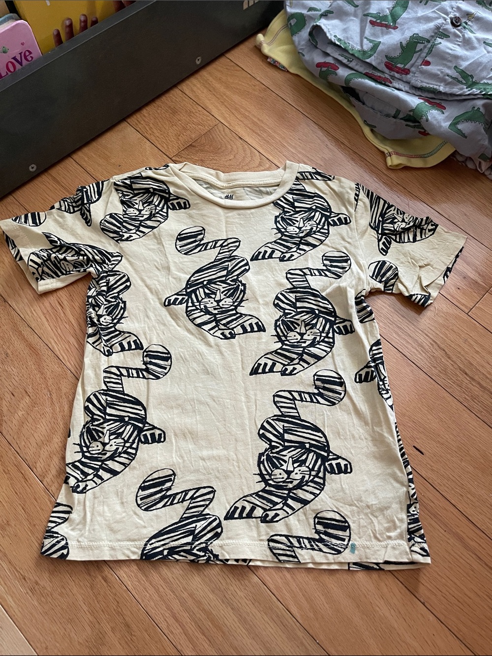 H&M Cream Short Sleeve Tee with Black Tiger Print